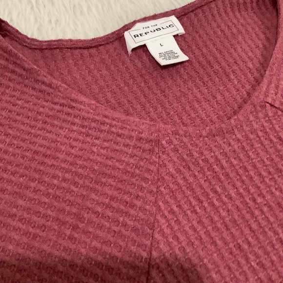 For the republic women’s lightweight red knit long sleeves top size large - Picture 3 of 4